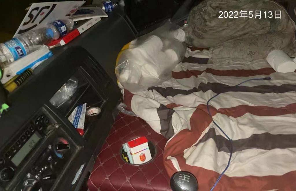 江淮1卡1号服务深夜救援保障运输 助力退伍卡哥驰援上海抗疫