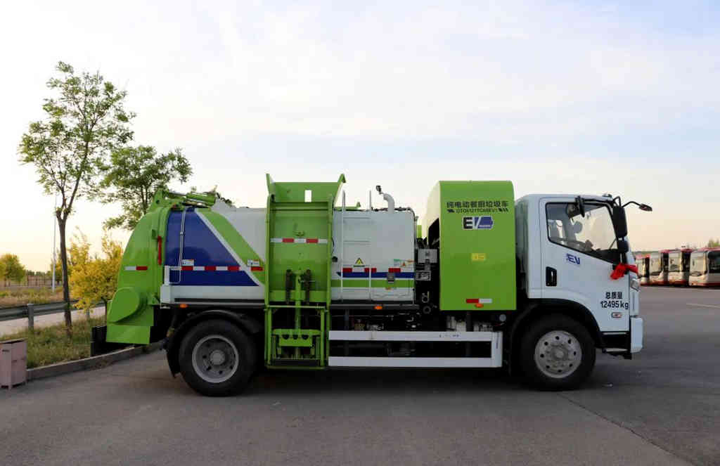 助力市政环卫新能源化 格力钛餐厨垃圾车交付天津