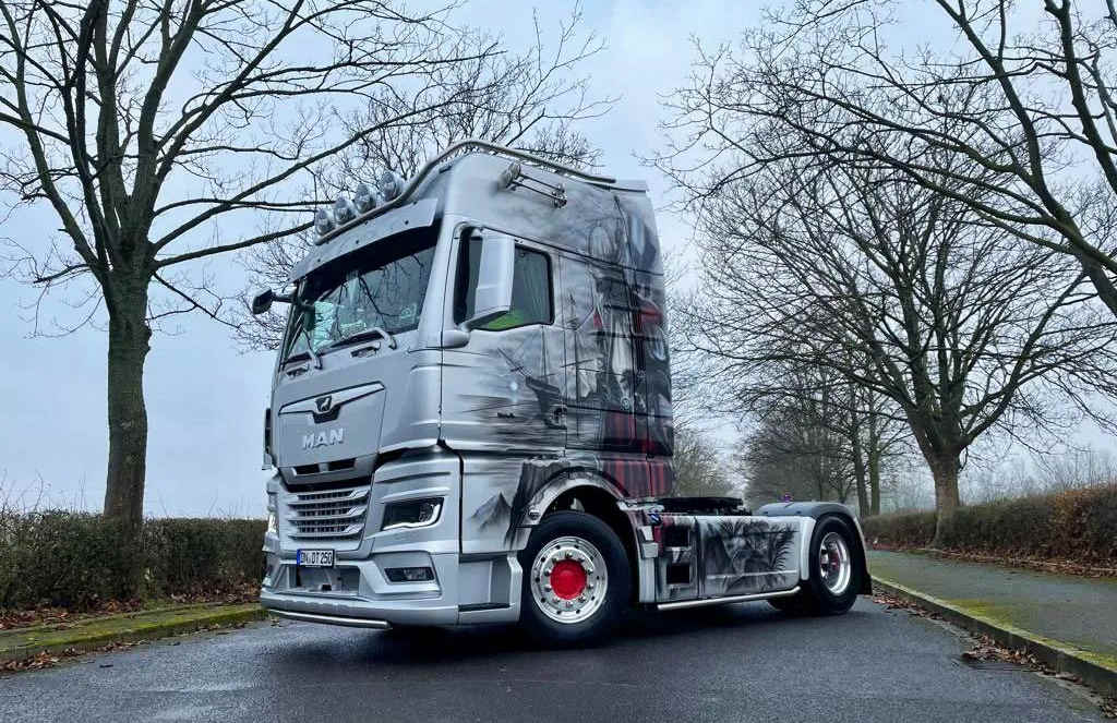 曼恩TGX披上历史故事主题涂装