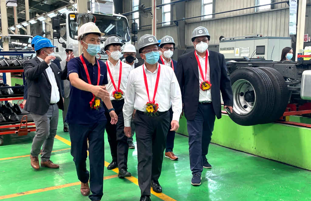 中国驻菲律宾大使黄溪连赴福田汽车菲律宾公司调研