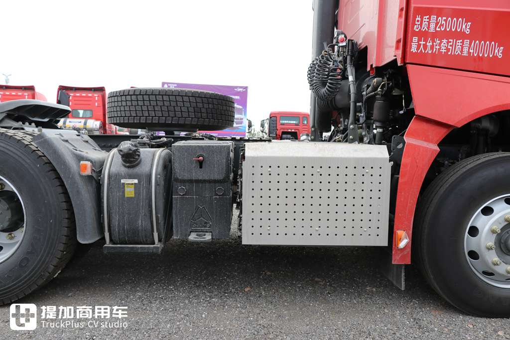 低顶平地板驾驶室,潍柴13L发动机更给力,豪沃TH7犇赢版砂石料牵引车实拍 - 第10张 - 提加商用车网 低顶平地板驾驶室,潍柴13L发动机更给力,豪沃TH7犇赢版砂石料牵引车实拍 - 第10张