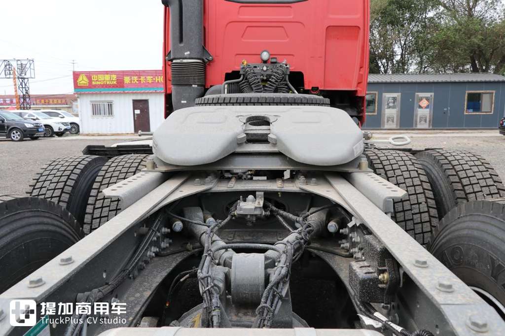 低顶平地板驾驶室,潍柴13L发动机更给力,豪沃TH7犇赢版砂石料牵引车实拍 - 第11张 - 提加商用车网 低顶平地板驾驶室,潍柴13L发动机更给力,豪沃TH7犇赢版砂石料牵引车实拍 - 第11张