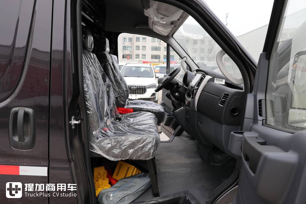 城市物流配送好帮手 东风御风V9轻客实拍评测 - 第11张 - 提加商用车网 城市物流配送好帮手 东风御风V9轻客实拍评测 - 第11张