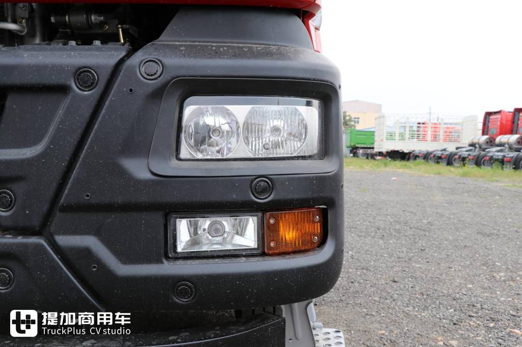 低顶平地板驾驶室,潍柴13L发动机更给力,豪沃TH7犇赢版砂石料牵引车实拍 - 第15张 - 提加商用车网 低顶平地板驾驶室,潍柴13L发动机更给力,豪沃TH7犇赢版砂石料牵引车实拍 - 第15张