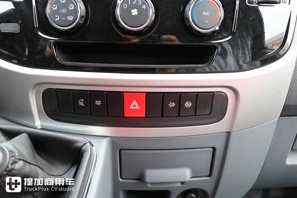 城市物流配送好帮手 东风御风V9轻客实拍评测 - 第16张 - 提加商用车网 城市物流配送好帮手 东风御风V9轻客实拍评测 - 第16张