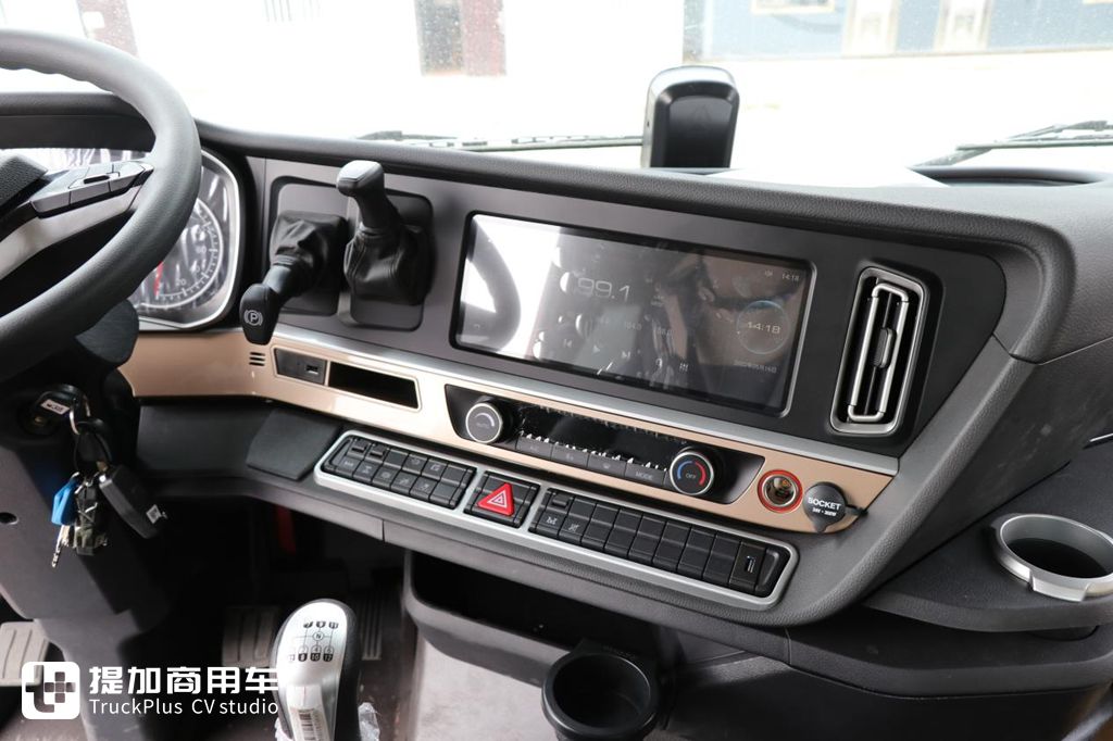 低顶平地板驾驶室,潍柴13L发动机更给力,豪沃TH7犇赢版砂石料牵引车实拍 - 第19张 - 提加商用车网 低顶平地板驾驶室,潍柴13L发动机更给力,豪沃TH7犇赢版砂石料牵引车实拍 - 第19张