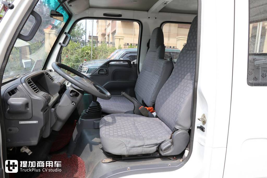 它曾是叱咤国内的第一轻卡,实拍五十铃黄金100,再带你看看它的经典所在 - 第20张 - 提加商用车网 它曾是叱咤国内的第一轻卡,实拍五十铃黄金100,再带你看看它的经典所在 - 第20张