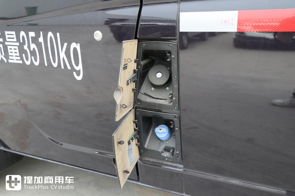 城市物流配送好帮手 东风御风V9轻客实拍评测 - 第24张 - 提加商用车网 城市物流配送好帮手 东风御风V9轻客实拍评测 - 第24张