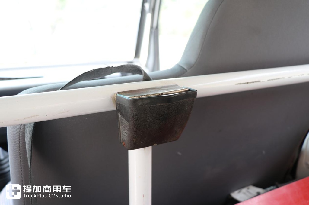 它曾是叱咤国内的第一轻卡,实拍五十铃黄金100,再带你看看它的经典所在 - 第26张 - 提加商用车网 它曾是叱咤国内的第一轻卡,实拍五十铃黄金100,再带你看看它的经典所在 - 第26张