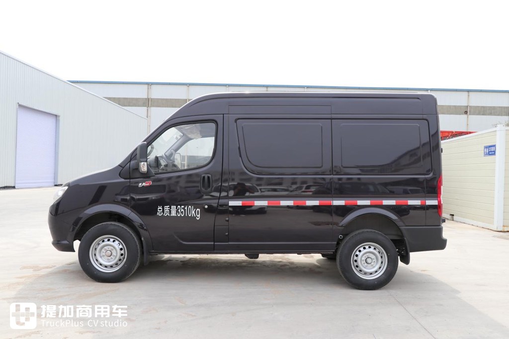 城市物流配送好帮手 东风御风V9轻客实拍评测 - 第3张 - 提加商用车网 城市物流配送好帮手 东风御风V9轻客实拍评测 - 第3张