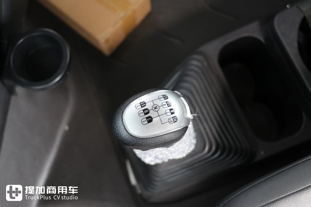 低顶平地板驾驶室,潍柴13L发动机更给力,豪沃TH7犇赢版砂石料牵引车实拍 - 第4张 - 提加商用车网 低顶平地板驾驶室,潍柴13L发动机更给力,豪沃TH7犇赢版砂石料牵引车实拍 - 第4张