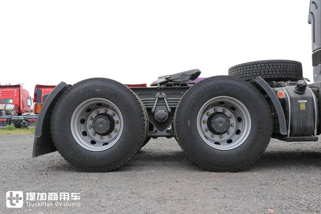 低顶平地板驾驶室,潍柴13L发动机更给力,豪沃TH7犇赢版砂石料牵引车实拍 - 第5张 - 提加商用车网 低顶平地板驾驶室,潍柴13L发动机更给力,豪沃TH7犇赢版砂石料牵引车实拍 - 第5张