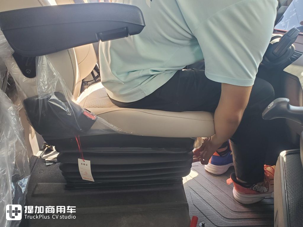 开卡车,座椅就选伊思灵,这位年轻卡车发烧友为何这样说? - 第6张 - 提加商用车网 开卡车,座椅就选伊思灵,这位年轻卡车发烧友为何这样说? - 第6张