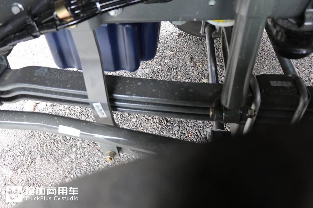 低顶平地板驾驶室,潍柴13L发动机更给力,豪沃TH7犇赢版砂石料牵引车实拍 - 第8张 - 提加商用车网 低顶平地板驾驶室,潍柴13L发动机更给力,豪沃TH7犇赢版砂石料牵引车实拍 - 第8张