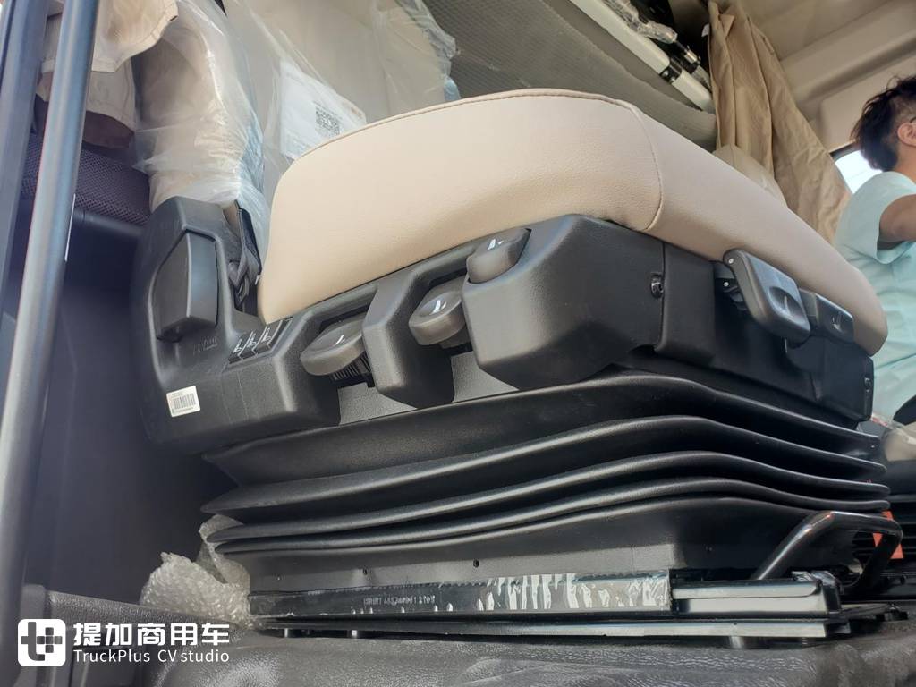 开卡车,座椅就选伊思灵,这位年轻卡车发烧友为何这样说? - 第8张 - 提加商用车网 开卡车,座椅就选伊思灵,这位年轻卡车发烧友为何这样说? - 第8张