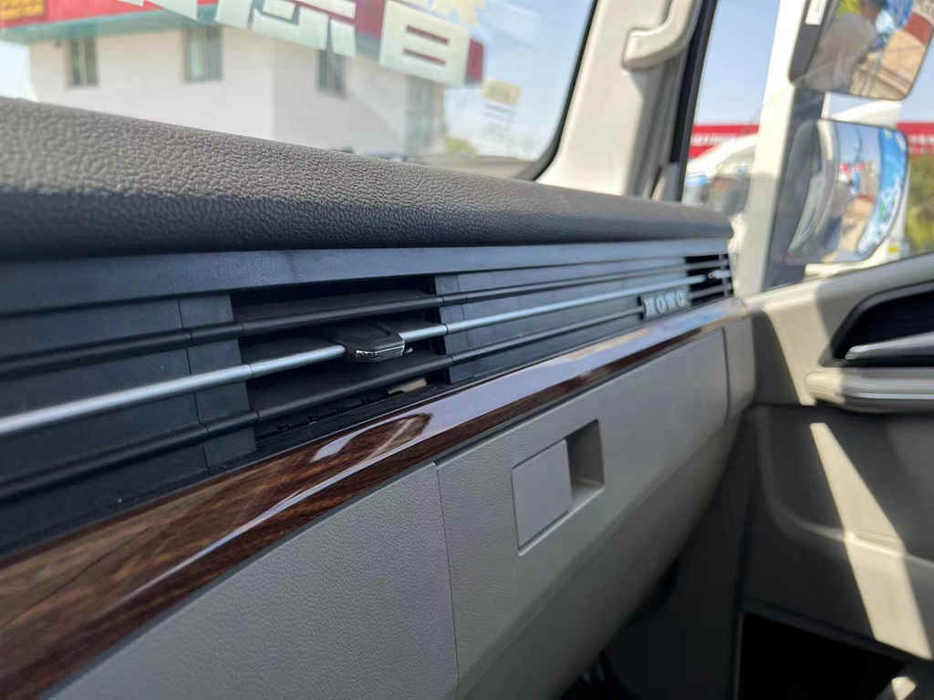 双豹出击,谁与争锋——评HOWO雪豹冷藏车 - 第2张 - 提加商用车网 双豹出击,谁与争锋——评HOWO雪豹冷藏车 - 第2张