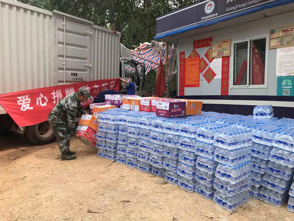 康铃经销商、大区人员为边境执勤点、高速防疫点及卡友送物资 - 第2张