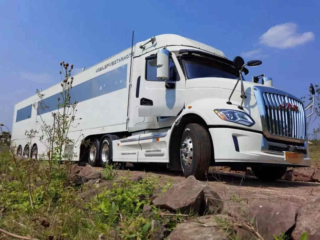 邂逅初夏好时光 , 重卡房车V7带你体验不一样的卡车生活! - 第1张 - 提加商用车网 邂逅初夏好时光 , 重卡房车V7带你体验不一样的卡车生活! - 第1张