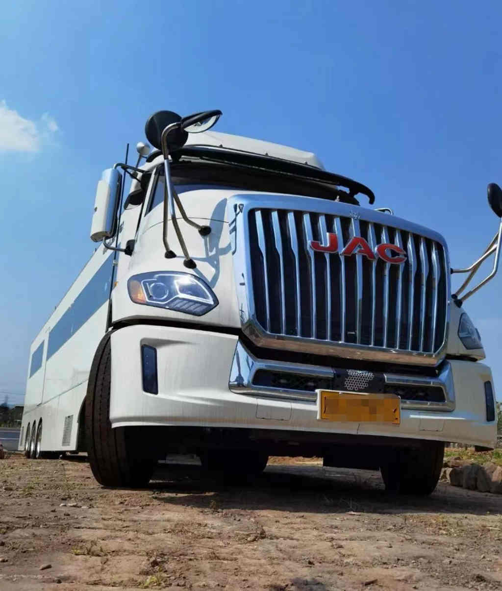 邂逅初夏好时光 , 重卡房车V7带你体验不一样的卡车生活! - 第3张 - 提加商用车网 邂逅初夏好时光 , 重卡房车V7带你体验不一样的卡车生活! - 第3张