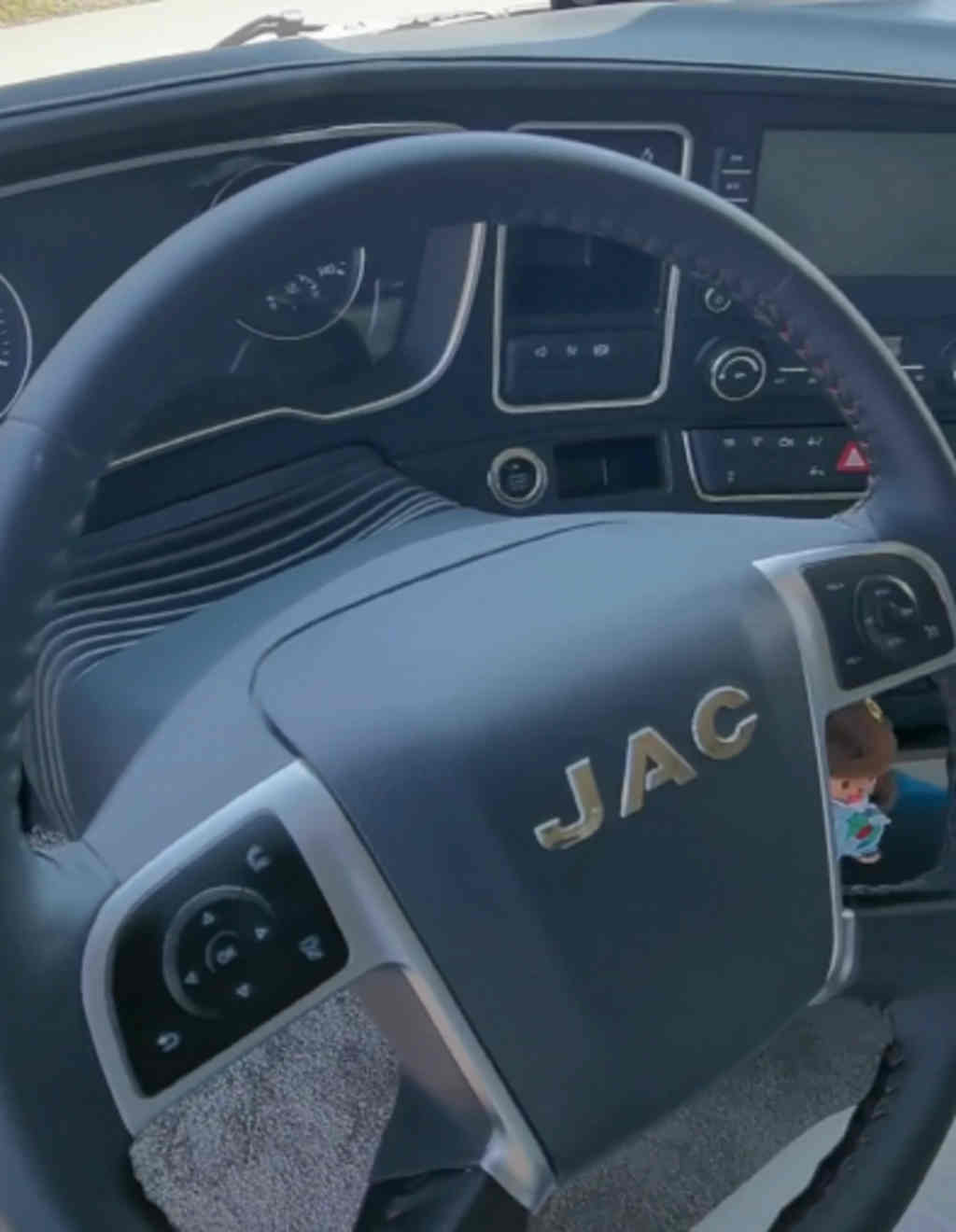 邂逅初夏好时光 , 重卡房车V7带你体验不一样的卡车生活! - 第4张 - 提加商用车网 邂逅初夏好时光 , 重卡房车V7带你体验不一样的卡车生活! - 第4张