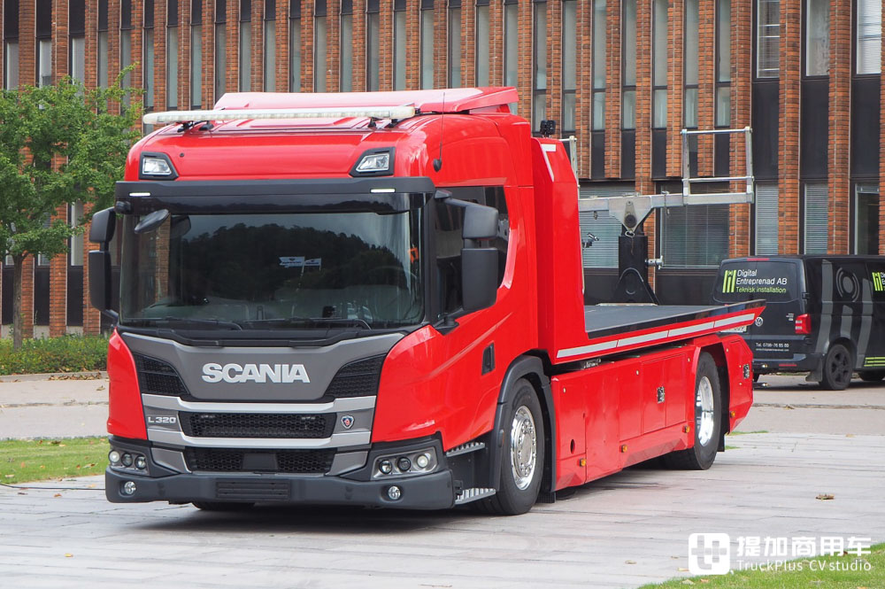 低入口卡车拉半挂，牵引车版斯堪尼亚L360实拍