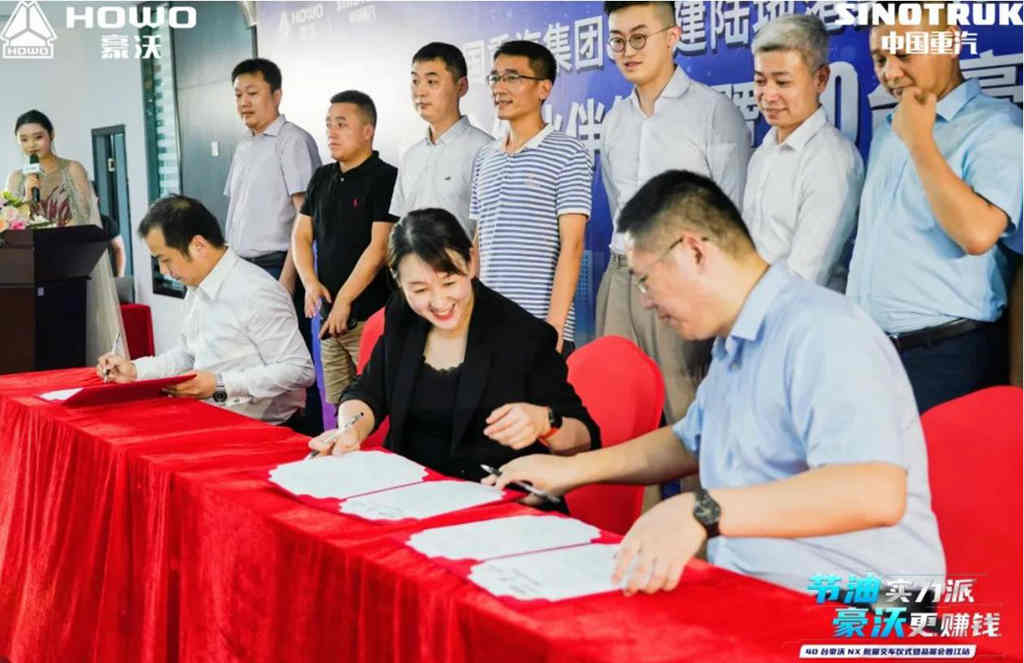 批量交车！40辆豪沃NX港拖牵引车成功交付福建大客户