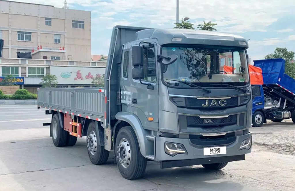 多拉快跑降本增效,就选江淮格尔发6×2散杂运输车!
