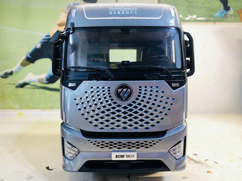 中规中矩的做工中,后桥“彩蛋”眼前一亮,欧曼银河牵引车模型实拍 - 第1张 - 提加商用车网 中规中矩的做工中,后桥“彩蛋”眼前一亮,欧曼银河牵引车模型实拍 - 第1张