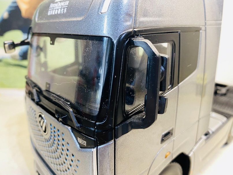 中规中矩的做工中,后桥“彩蛋”眼前一亮,欧曼银河牵引车模型实拍 - 第6张 - 提加商用车网 中规中矩的做工中,后桥“彩蛋”眼前一亮,欧曼银河牵引车模型实拍 - 第6张