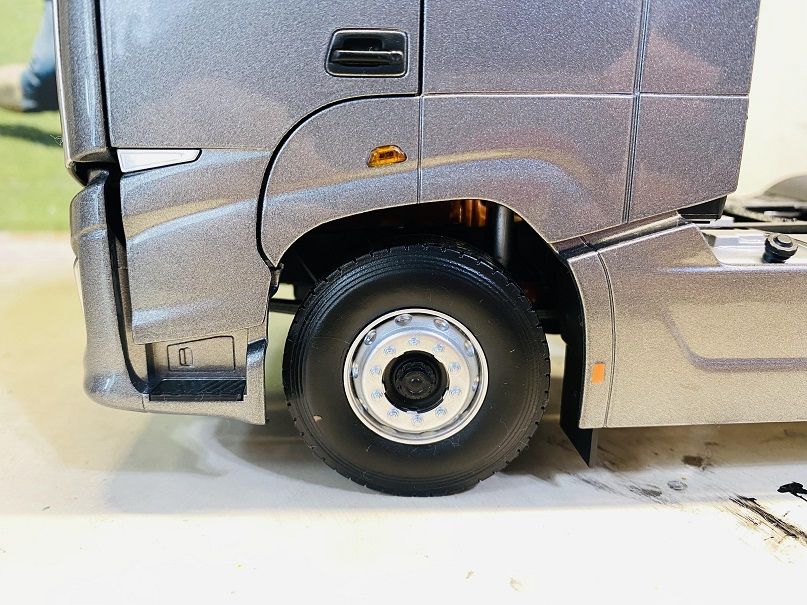 中规中矩的做工中,后桥“彩蛋”眼前一亮,欧曼银河牵引车模型实拍 - 第11张 - 提加商用车网 中规中矩的做工中,后桥“彩蛋”眼前一亮,欧曼银河牵引车模型实拍 - 第11张