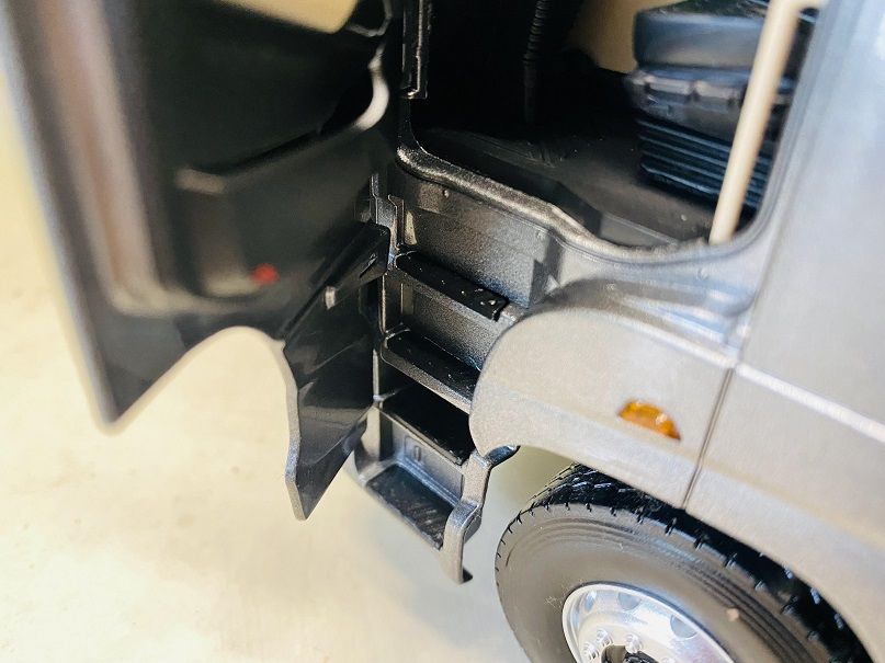 中规中矩的做工中,后桥“彩蛋”眼前一亮,欧曼银河牵引车模型实拍 - 第14张 - 提加商用车网 中规中矩的做工中,后桥“彩蛋”眼前一亮,欧曼银河牵引车模型实拍 - 第14张