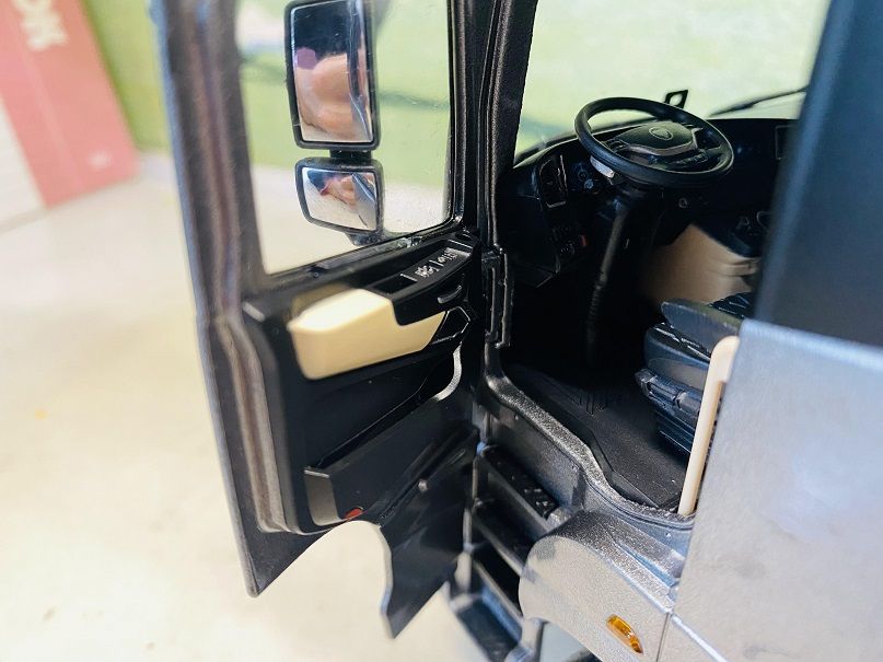 中规中矩的做工中,后桥“彩蛋”眼前一亮,欧曼银河牵引车模型实拍 - 第15张 - 提加商用车网 中规中矩的做工中,后桥“彩蛋”眼前一亮,欧曼银河牵引车模型实拍 - 第15张