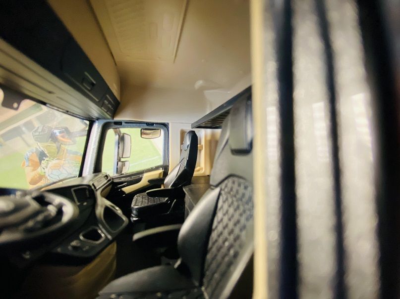 中规中矩的做工中,后桥“彩蛋”眼前一亮,欧曼银河牵引车模型实拍 - 第17张 - 提加商用车网 中规中矩的做工中,后桥“彩蛋”眼前一亮,欧曼银河牵引车模型实拍 - 第17张