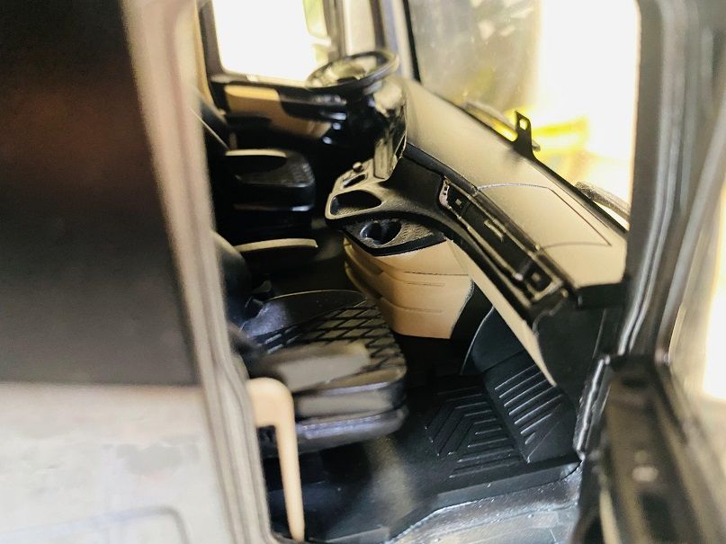 中规中矩的做工中,后桥“彩蛋”眼前一亮,欧曼银河牵引车模型实拍 - 第18张 - 提加商用车网 中规中矩的做工中,后桥“彩蛋”眼前一亮,欧曼银河牵引车模型实拍 - 第18张