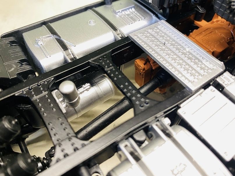 中规中矩的做工中,后桥“彩蛋”眼前一亮,欧曼银河牵引车模型实拍 - 第21张 - 提加商用车网 中规中矩的做工中,后桥“彩蛋”眼前一亮,欧曼银河牵引车模型实拍 - 第21张