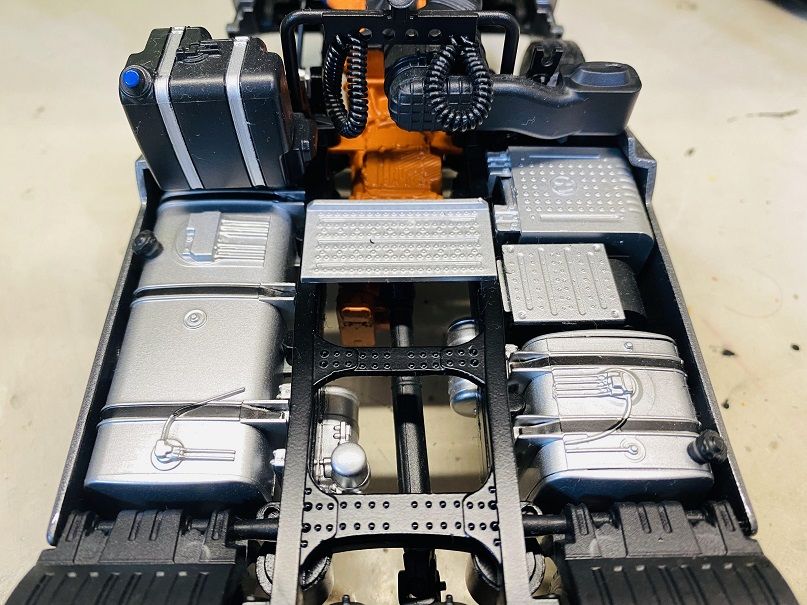 中规中矩的做工中,后桥“彩蛋”眼前一亮,欧曼银河牵引车模型实拍 - 第23张 - 提加商用车网 中规中矩的做工中,后桥“彩蛋”眼前一亮,欧曼银河牵引车模型实拍 - 第23张