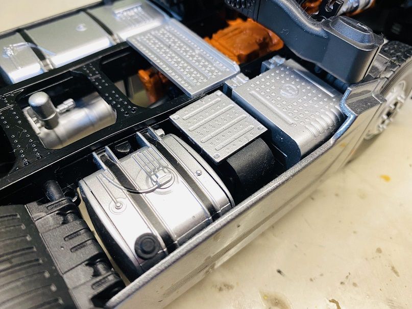 中规中矩的做工中,后桥“彩蛋”眼前一亮,欧曼银河牵引车模型实拍 - 第25张 - 提加商用车网 中规中矩的做工中,后桥“彩蛋”眼前一亮,欧曼银河牵引车模型实拍 - 第25张