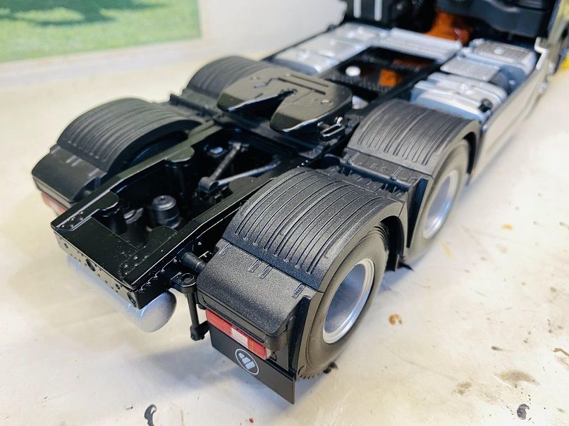 中规中矩的做工中,后桥“彩蛋”眼前一亮,欧曼银河牵引车模型实拍 - 第27张 - 提加商用车网 中规中矩的做工中,后桥“彩蛋”眼前一亮,欧曼银河牵引车模型实拍 - 第27张