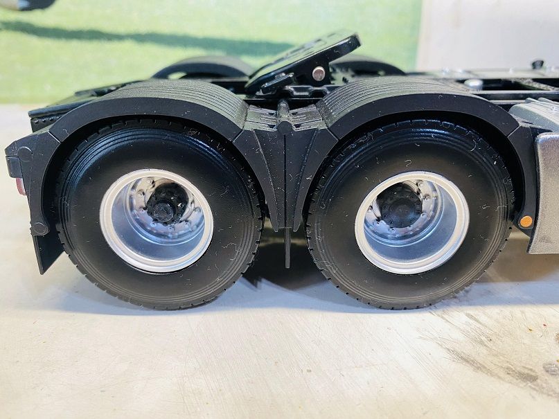 中规中矩的做工中,后桥“彩蛋”眼前一亮,欧曼银河牵引车模型实拍 - 第28张 - 提加商用车网 中规中矩的做工中,后桥“彩蛋”眼前一亮,欧曼银河牵引车模型实拍 - 第28张