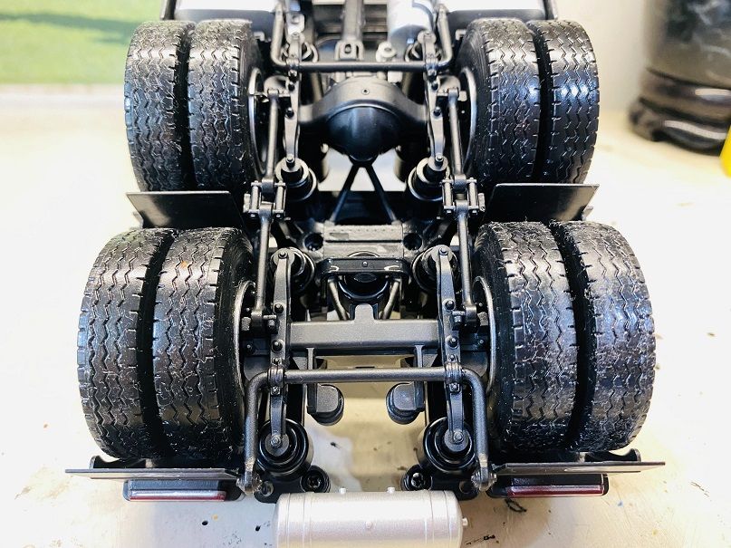 中规中矩的做工中,后桥“彩蛋”眼前一亮,欧曼银河牵引车模型实拍 - 第29张 - 提加商用车网 中规中矩的做工中,后桥“彩蛋”眼前一亮,欧曼银河牵引车模型实拍 - 第29张