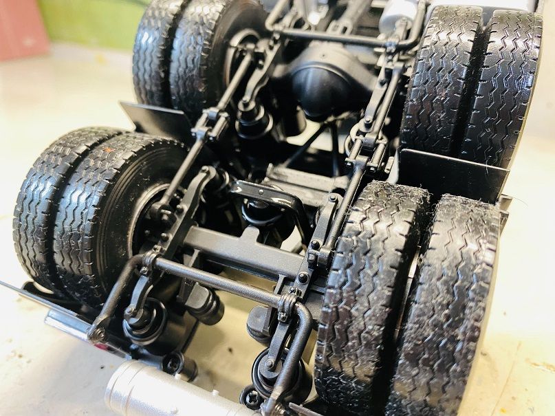 中规中矩的做工中,后桥“彩蛋”眼前一亮,欧曼银河牵引车模型实拍 - 第30张 - 提加商用车网 中规中矩的做工中,后桥“彩蛋”眼前一亮,欧曼银河牵引车模型实拍 - 第30张