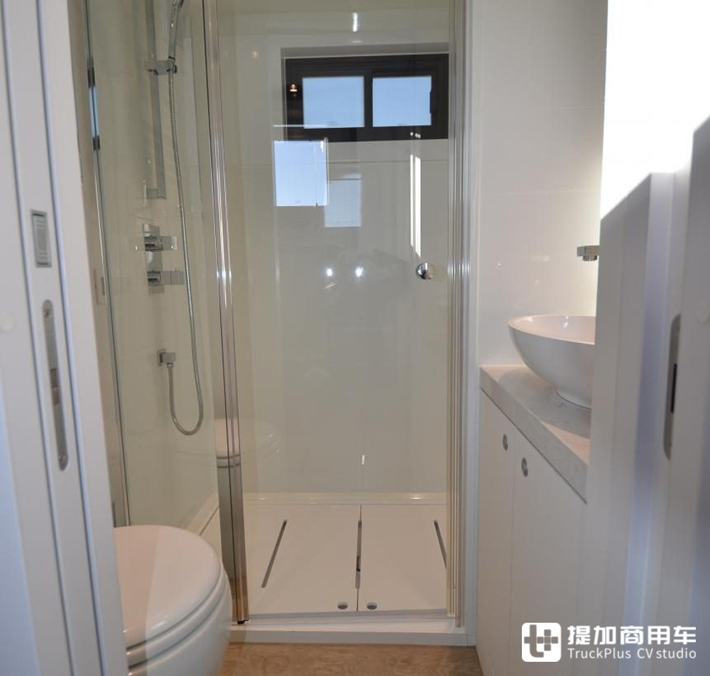 将超跑和房车合而为一,这台奔驰Actros轿运房车你一定别错过 - 第11张 - 提加商用车网 将超跑和房车合而为一,这台奔驰Actros轿运房车你一定别错过 - 第11张