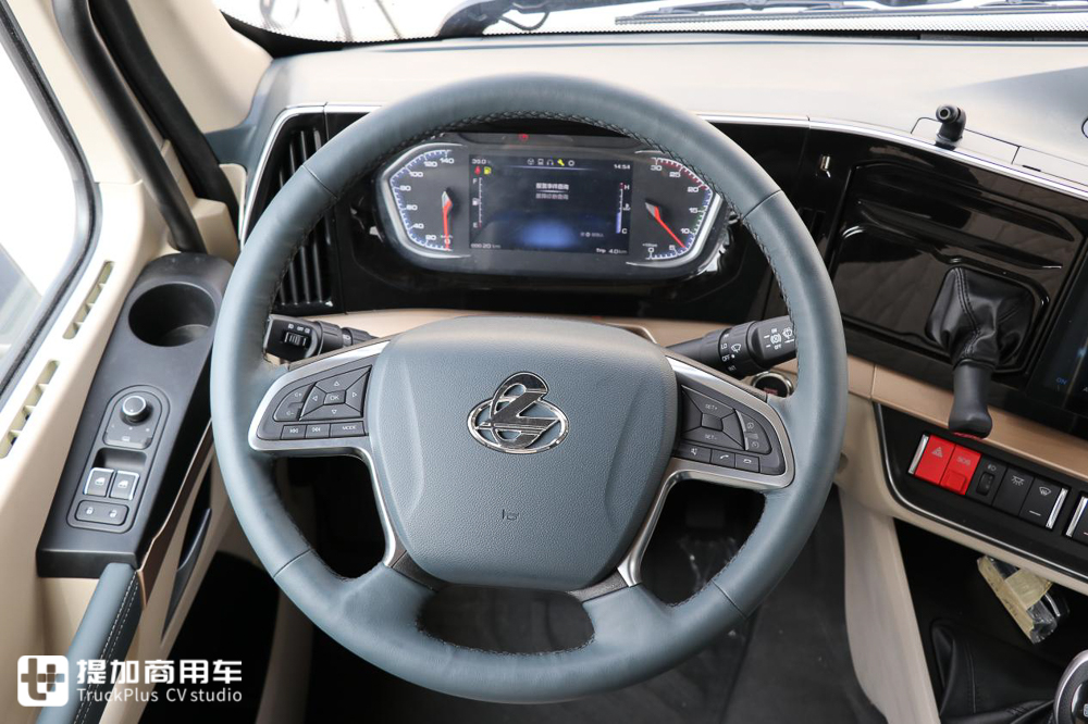 乘龙新一代H5V平台,竟还有6.8米绿通载货车,实拍带您看看配置如何 - 第12张 - 提加商用车网 乘龙新一代H5V平台,竟还有6.8米绿通载货车,实拍带您看看配置如何 - 第12张