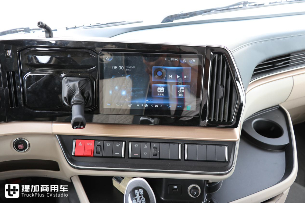乘龙新一代H5V平台,竟还有6.8米绿通载货车,实拍带您看看配置如何 - 第13张 - 提加商用车网 乘龙新一代H5V平台,竟还有6.8米绿通载货车,实拍带您看看配置如何 - 第13张