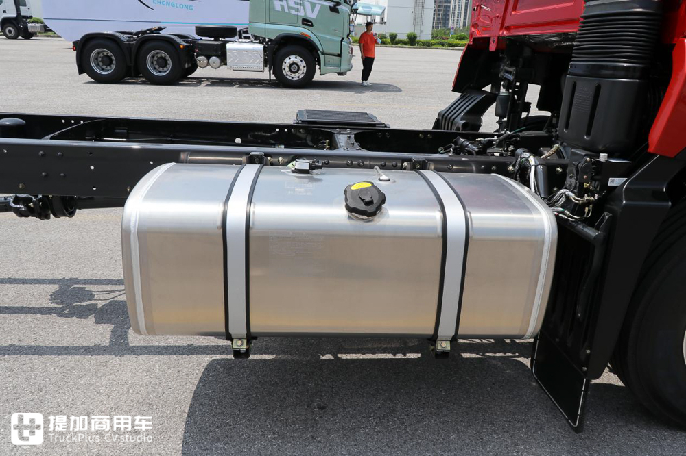 乘龙新一代H5V平台,竟还有6.8米绿通载货车,实拍带您看看配置如何 - 第23张 - 提加商用车网 乘龙新一代H5V平台,竟还有6.8米绿通载货车,实拍带您看看配置如何 - 第23张