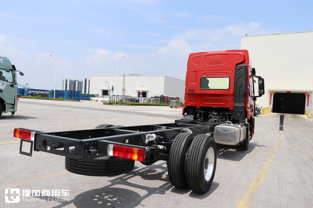 乘龙新一代H5V平台,竟还有6.8米绿通载货车,实拍带您看看配置如何 - 第24张 - 提加商用车网 乘龙新一代H5V平台,竟还有6.8米绿通载货车,实拍带您看看配置如何 - 第24张