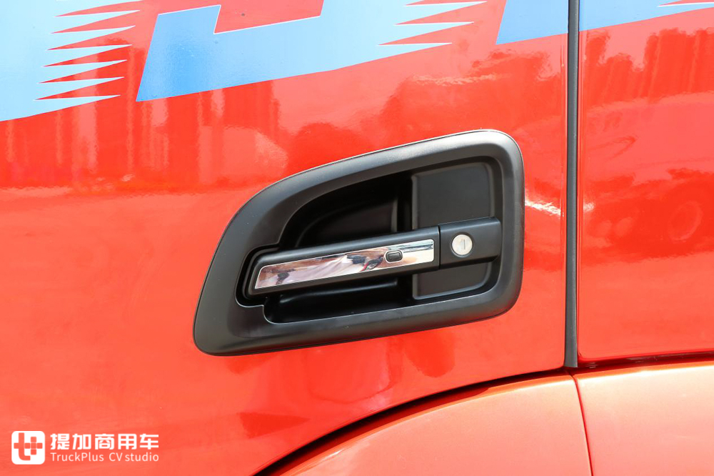 乘龙新一代H5V平台,竟还有6.8米绿通载货车,实拍带您看看配置如何 - 第8张 - 提加商用车网 乘龙新一代H5V平台,竟还有6.8米绿通载货车,实拍带您看看配置如何 - 第8张