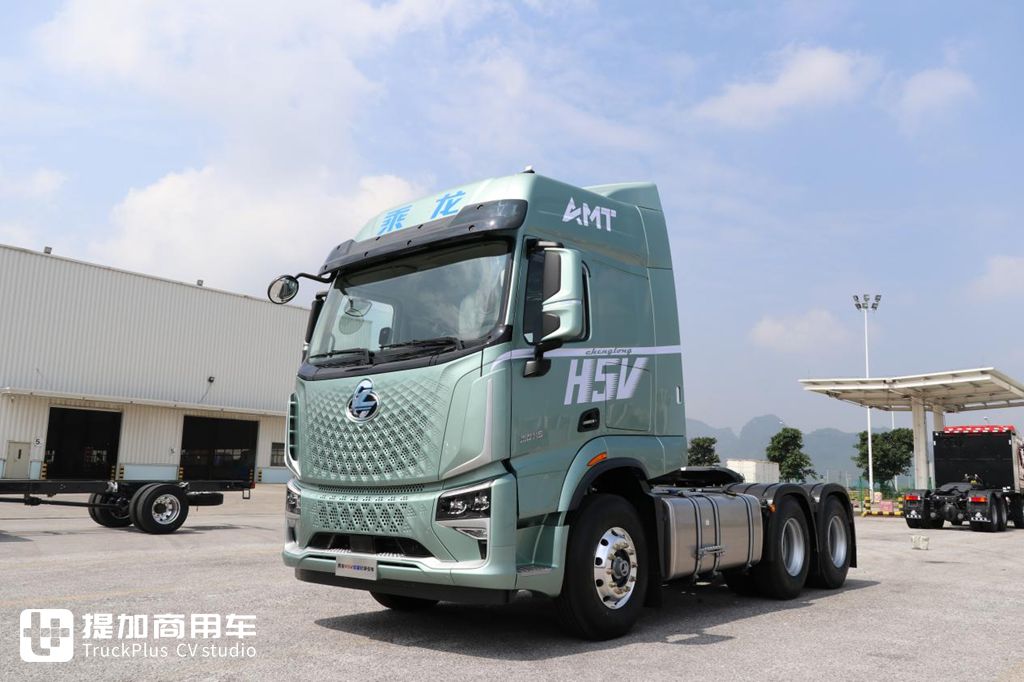 自重仅7.38吨,龙鳞外观新内饰,带您了解最新发布的乘龙H5V轻量化牵引车 - 第1张 - 提加商用车网 自重仅7.38吨,龙鳞外观新内饰,带您了解最新发布的乘龙H5V轻量化牵引车 - 第1张