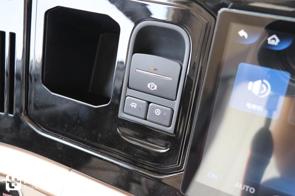 自重仅7.38吨,龙鳞外观新内饰,带您了解最新发布的乘龙H5V轻量化牵引车 - 第19张 - 提加商用车网 自重仅7.38吨,龙鳞外观新内饰,带您了解最新发布的乘龙H5V轻量化牵引车 - 第19张