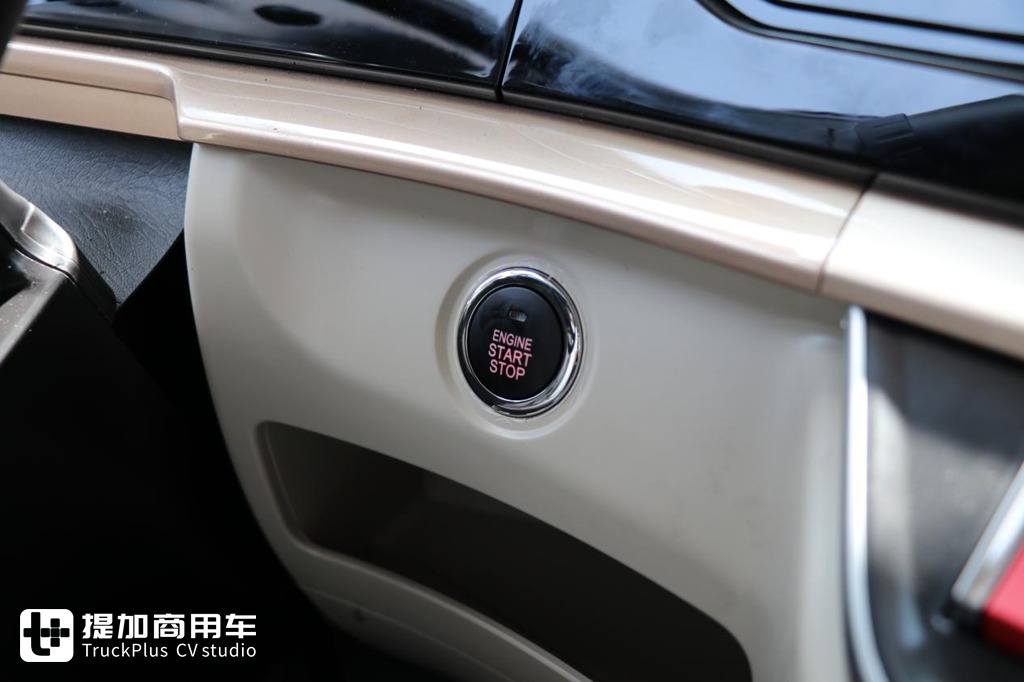 自重仅7.38吨,龙鳞外观新内饰,带您了解最新发布的乘龙H5V轻量化牵引车 - 第20张 - 提加商用车网 自重仅7.38吨,龙鳞外观新内饰,带您了解最新发布的乘龙H5V轻量化牵引车 - 第20张